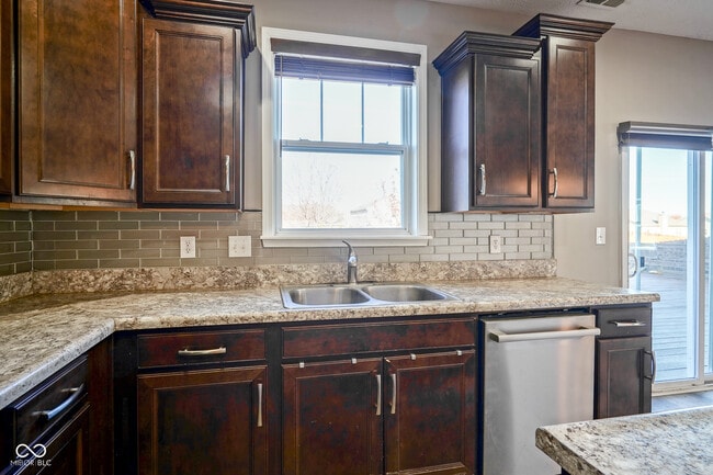 Building Photo - 5764 Bluff View Ln