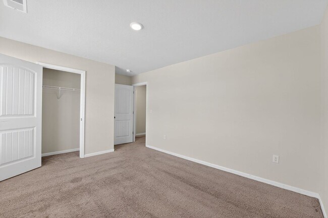 Building Photo - Spacious 4BR House in Charlotte