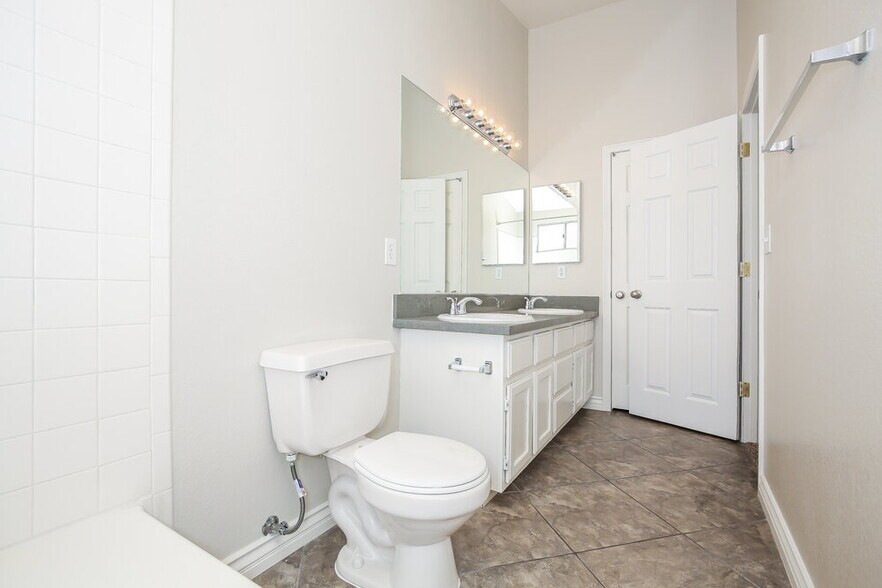 Building Photo - 8216 James Grayson Dr