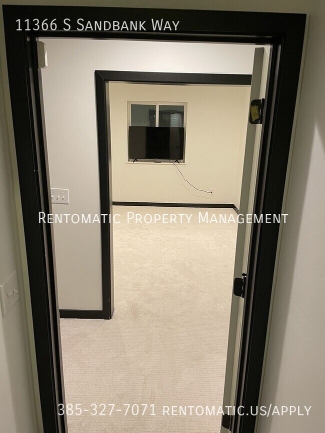 Building Photo - 11366 Sandbank Way