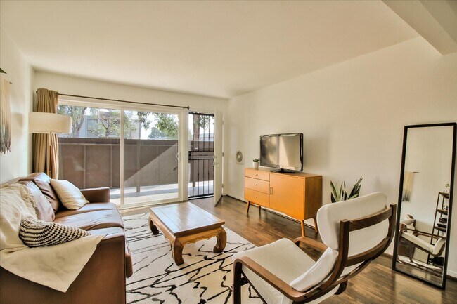 Building Photo - 3456 Castle Glen Dr