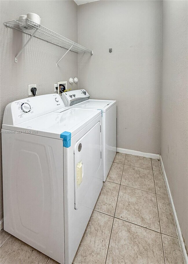 Building Photo - 2579 SW 85th Ave