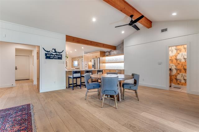 Building Photo - 611 W Sycamore St