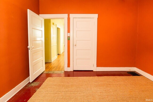 Building Photo - 720 S Park Ave