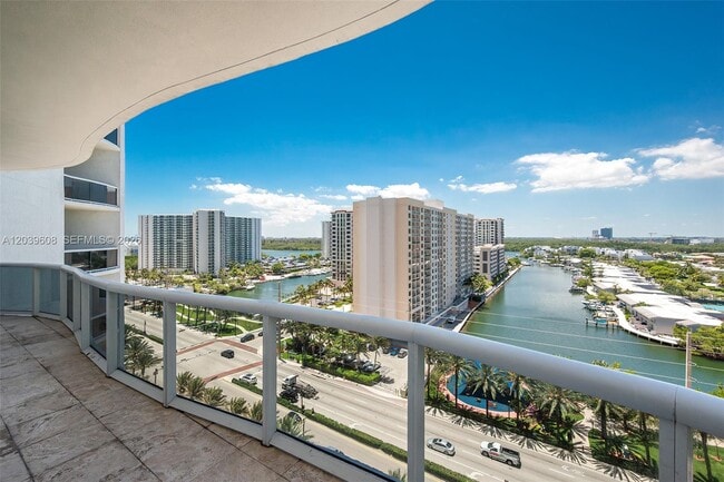 Building Photo - 16001 Collins Ave