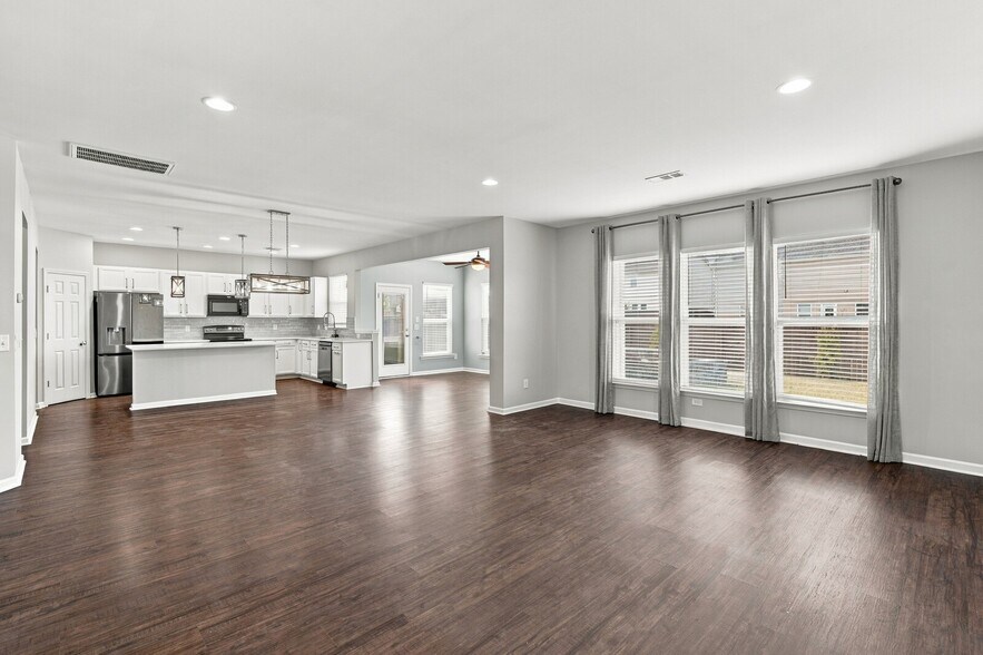 Building Photo - 132 Slaters Dr