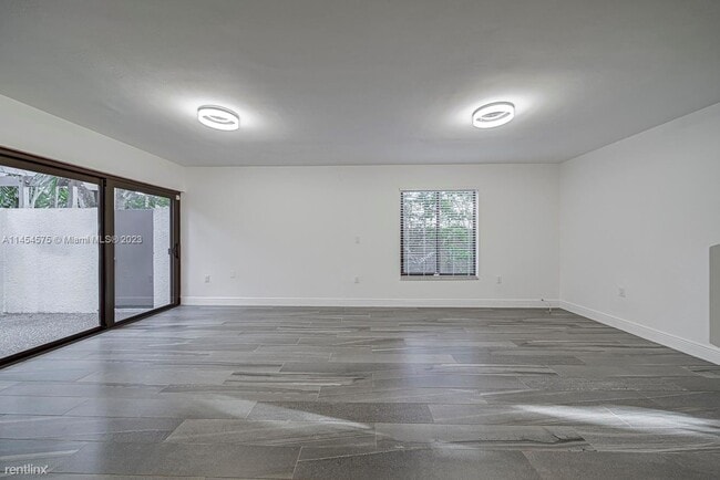 Building Photo - 3 br, 2.5 bath House - 4704 SW 67th Ave