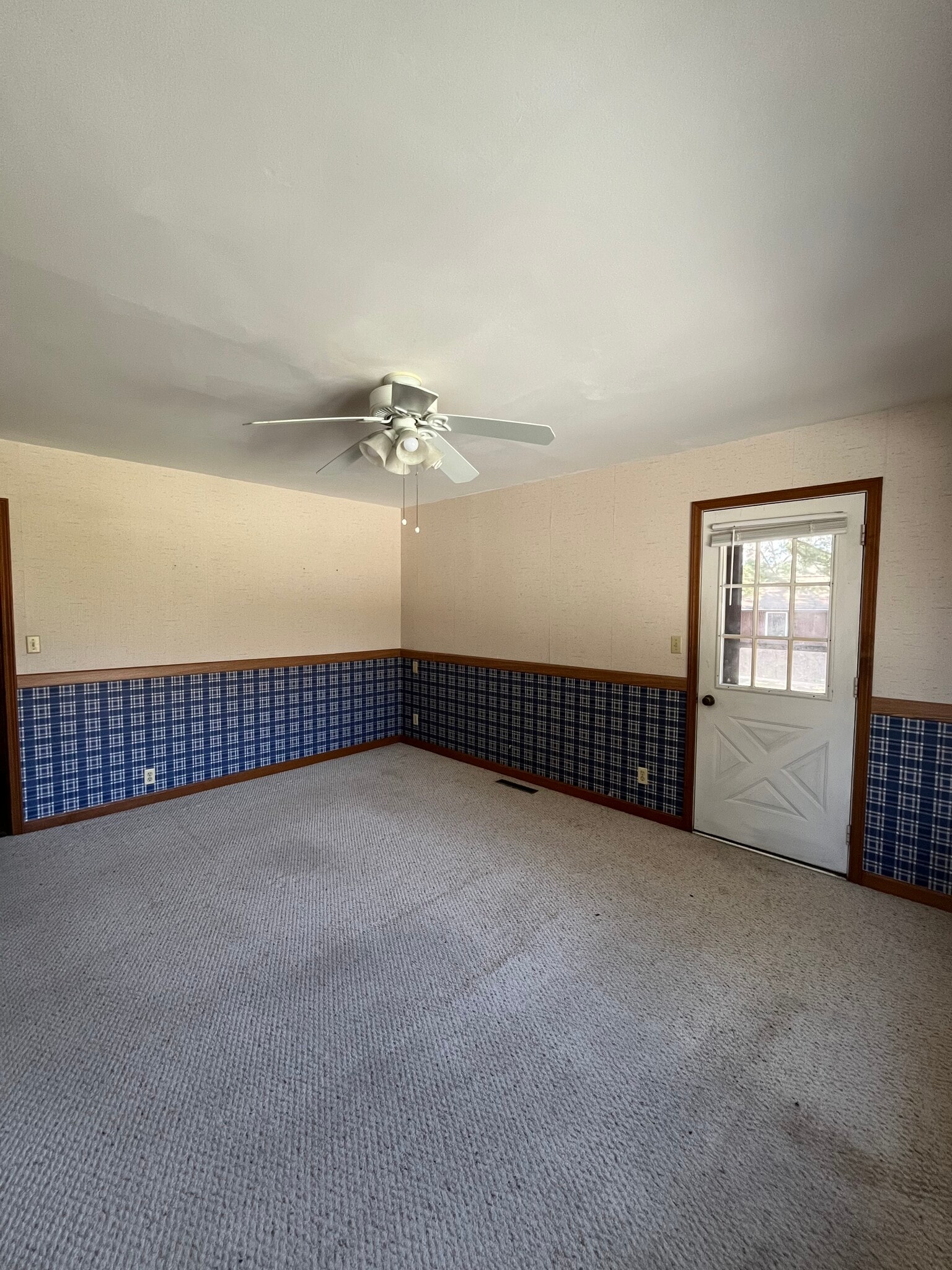 Building Photo - 2645 S River Rd