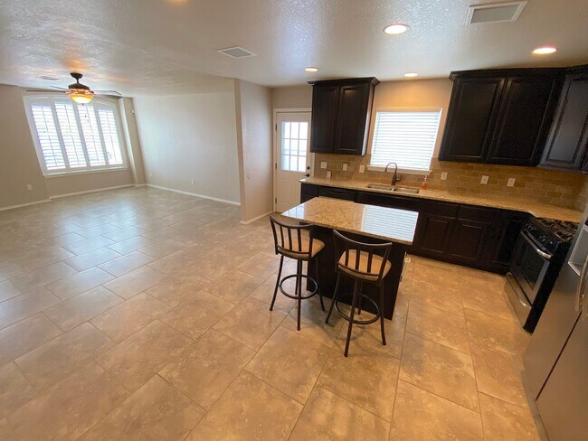 Building Photo - East El Paso 3bed/2bath Refrig A/C