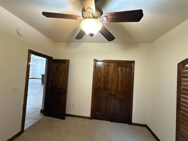 Building Photo - Beautiful Home in desirable Location