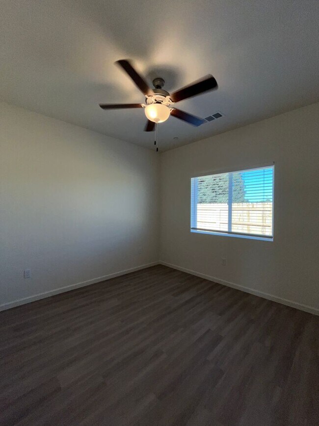 Building Photo - 4214