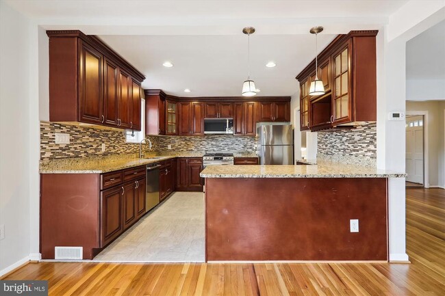 Building Photo - 9213 Cypress Ave