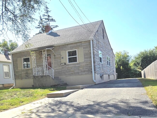 Building Photo - 661 Elma Ave