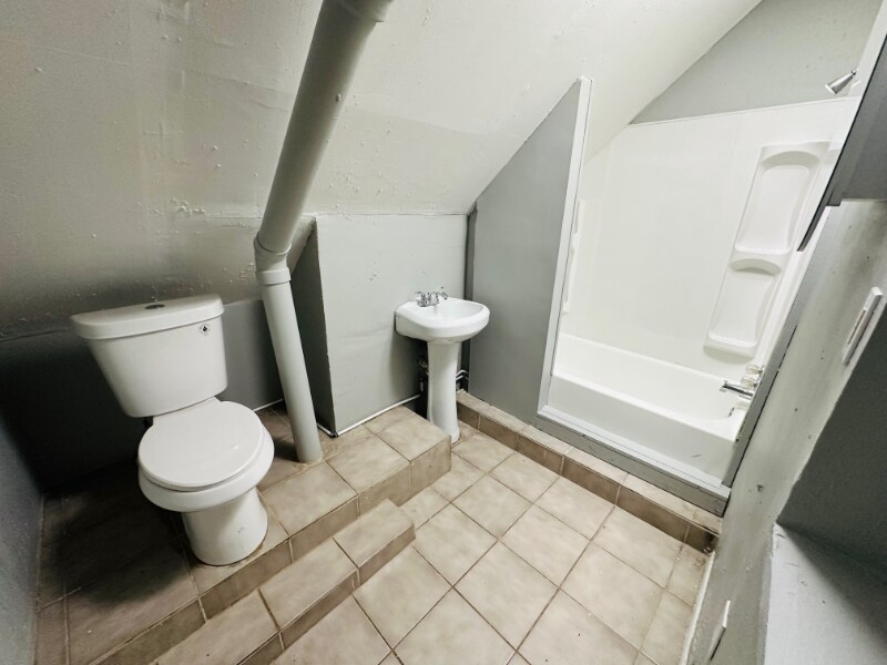 Building Photo - 8710 Vineyard Ave