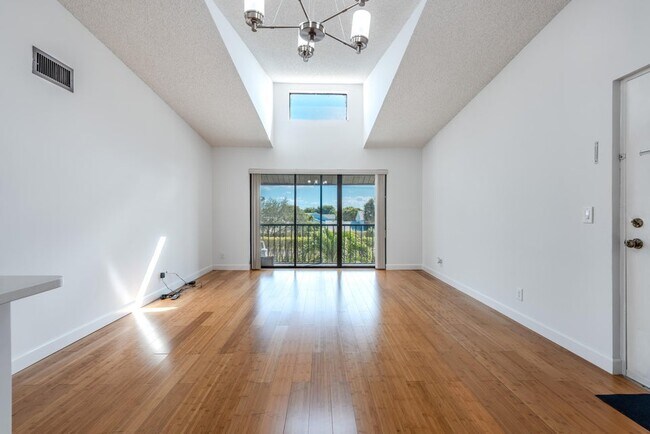 Building Photo - 629 Sea Pine Way
