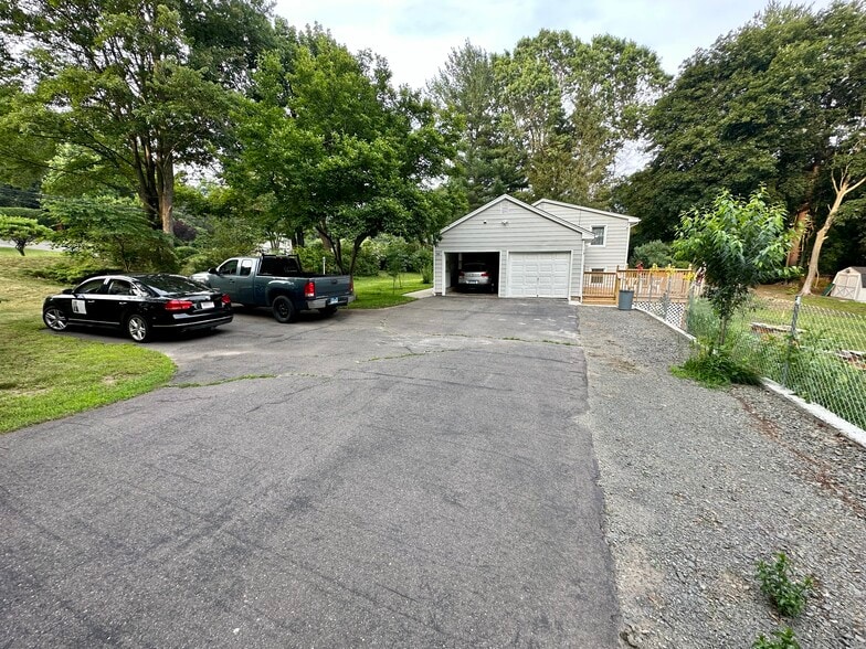 Building Photo - 160 Sunset Dr