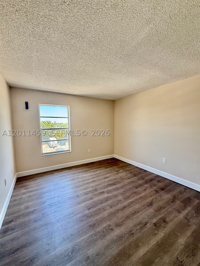 Building Photo - 1755 W 60th St