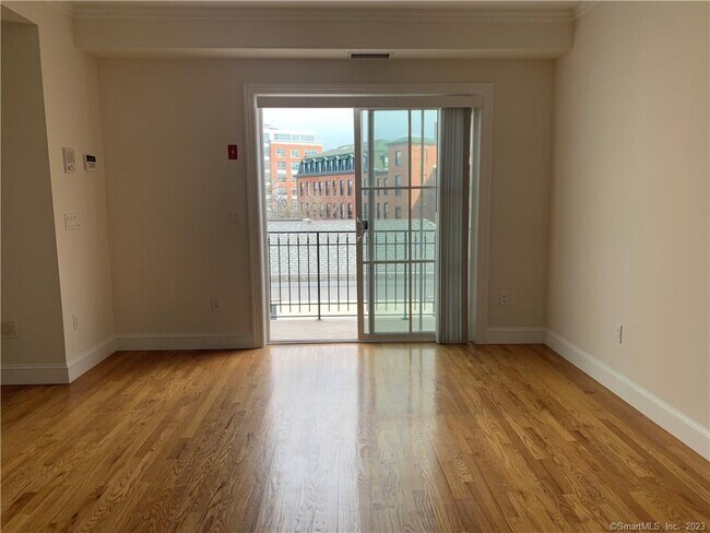 Building Photo - 1 Pine St