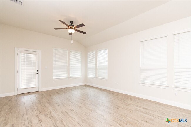 Building Photo - 250 Sugar Cane Rd