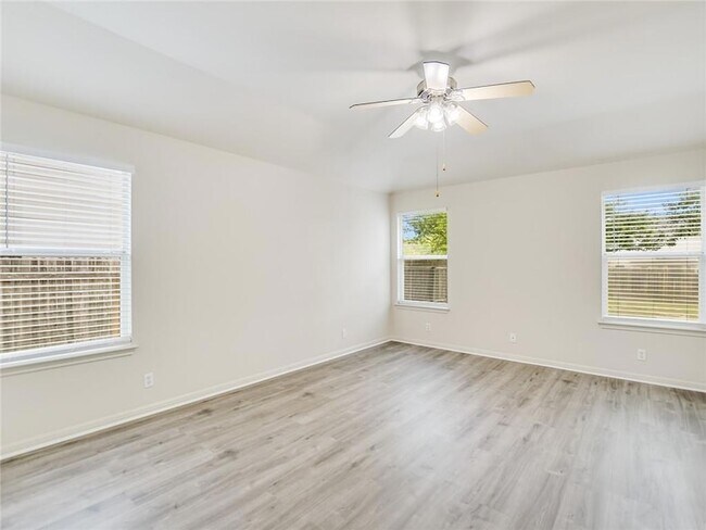 Building Photo - 305 Dana Dr
