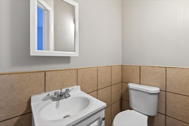 Building Photo - 636 E 34th St