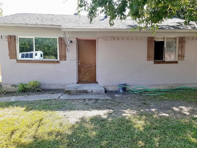 Building Photo - 848 Daffodil Dr