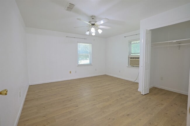 Building Photo - 2550 W Lucas Rd
