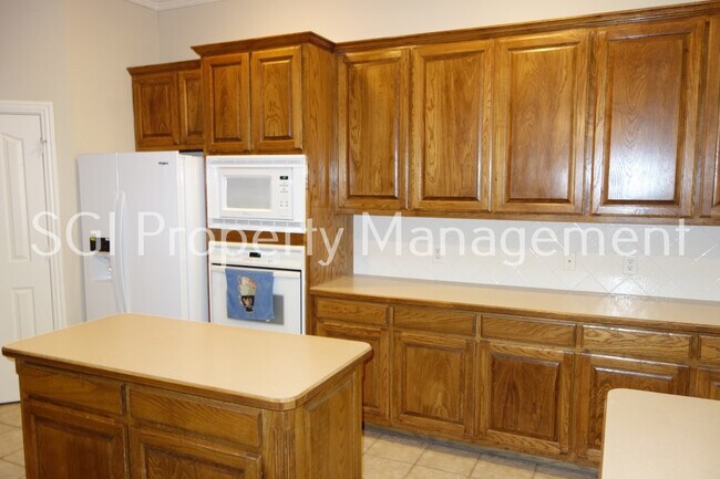 Building Photo - 6317 Day Spring Dr