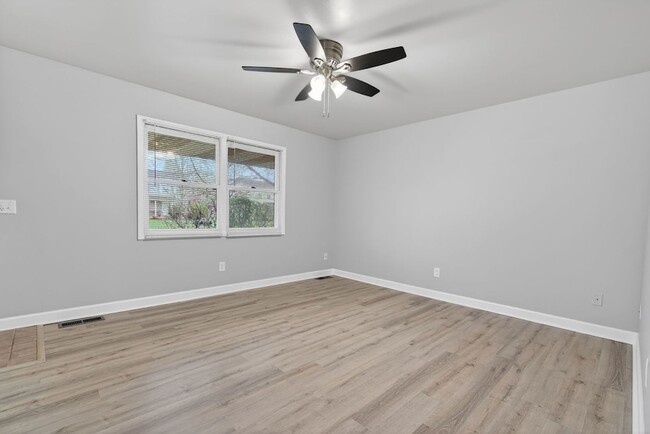 Building Photo - 115 Colonial Pkwy