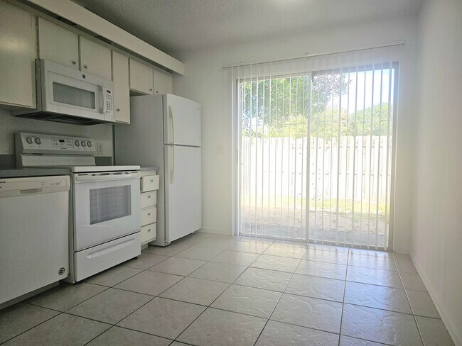 Building Photo - 4635 Orleans Ct