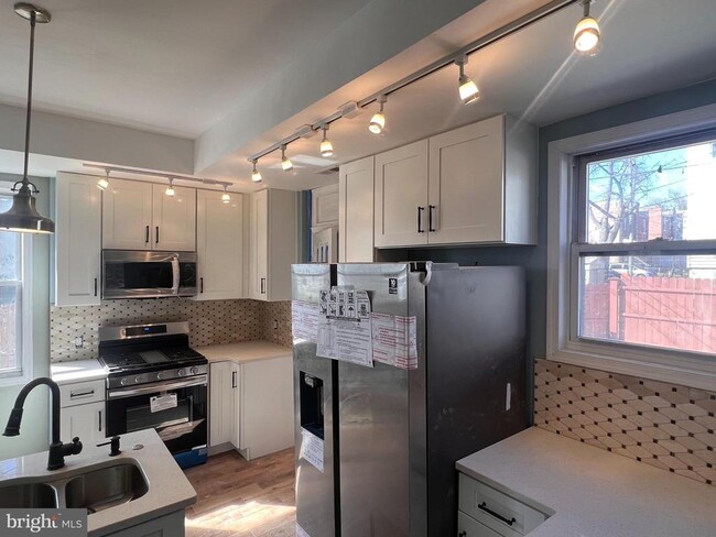 Building Photo - 619 Sheridan St NW