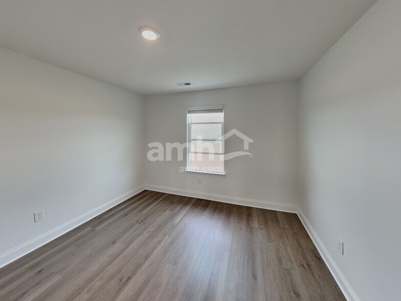 Building Photo - 9028 Henley Ave