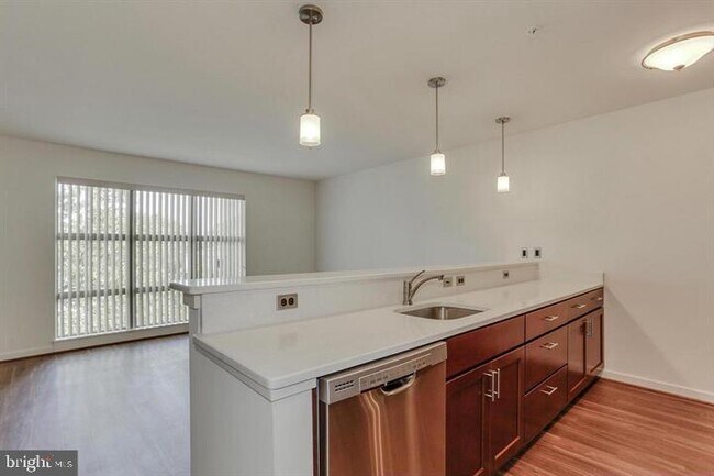 Building Photo - 905 N Jackson St