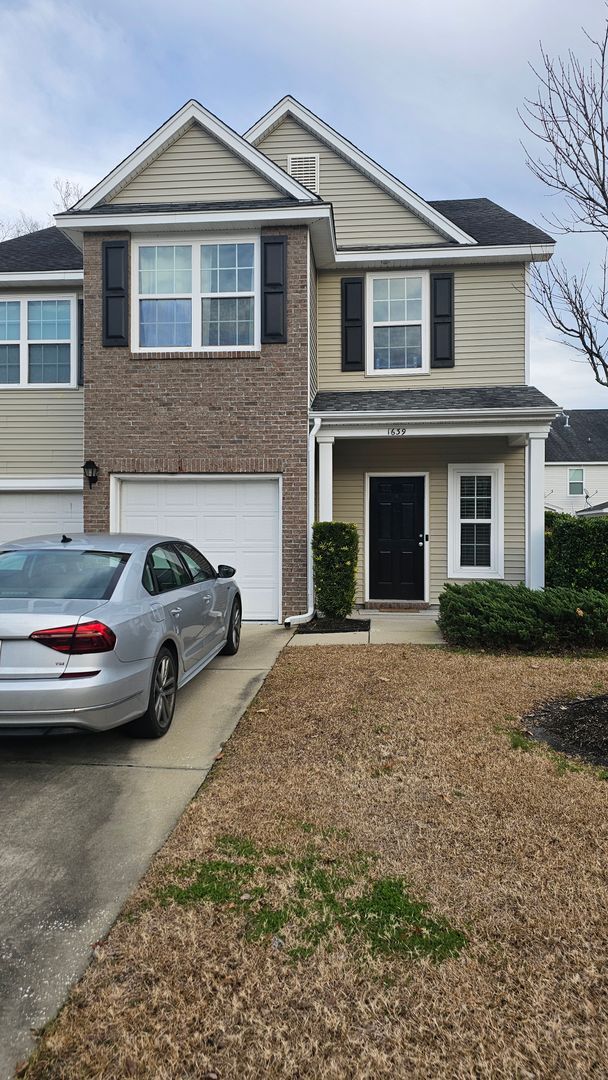 Primary Photo - Spacious Carolina Bay Townhouse