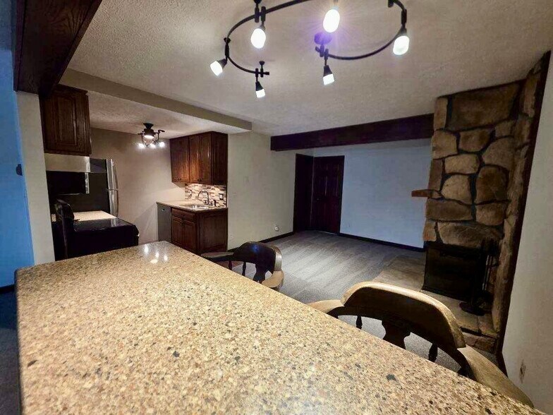 Building Photo - 1605 Treetop Trl