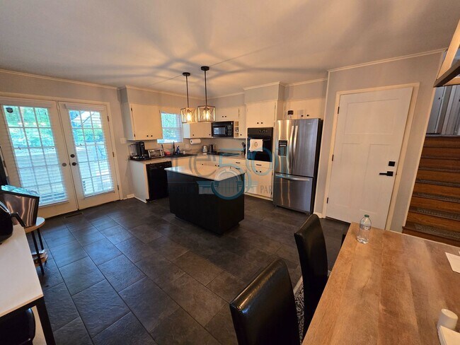 Building Photo - *Coming Available In Late June* Updated Midtown is a MUST see!