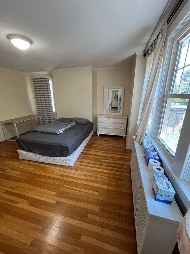 Building Photo - 3 Bedroom Squirrel Hill Home Available Now!