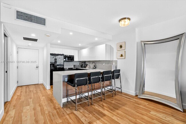 Building Photo - 2301 Collins Ave