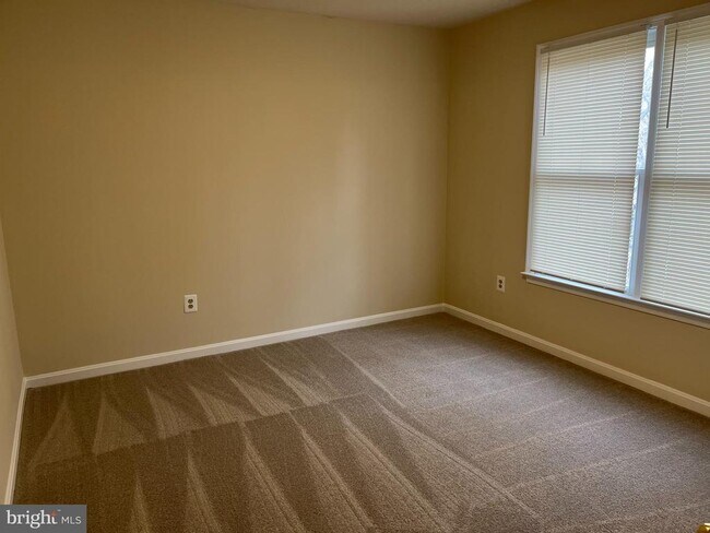 Building Photo - 9425 Spruce Tree Cir