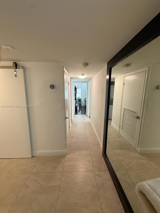 Building Photo - 600 NE 36th St