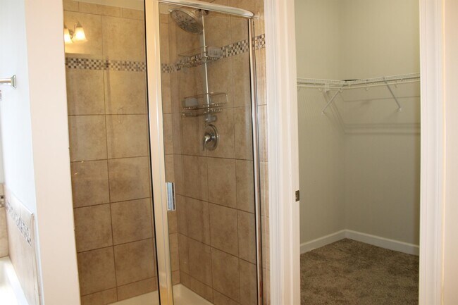 Building Photo - 241 Vinewood Pl