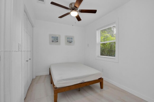 Building Photo - 13840 SW 74th Ave