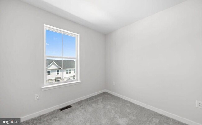 Building Photo - 242 Talucci Dr