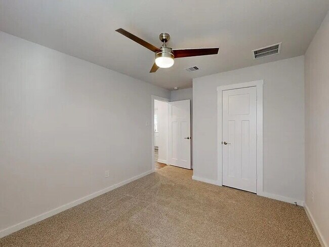 Building Photo - "Charming 3-Bedroom Retreat in College Station!"