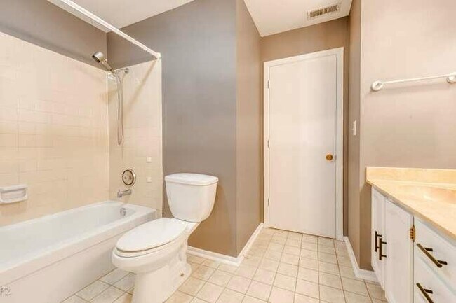 Building Photo - 5S565 Paxton Dr