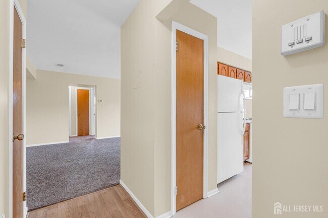 Building Photo - 101 Beverly Hl Ter