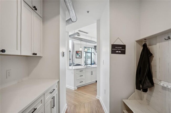 Building Photo - 70-73 500