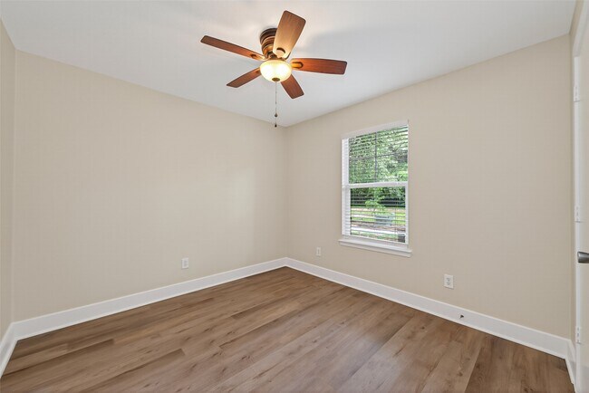 Building Photo - 21090 Alden's Oak