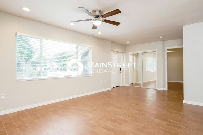 Building Photo - 3 Bedroom Pet-Friendly Home in Fort Myers, FL with Main Street Renewal