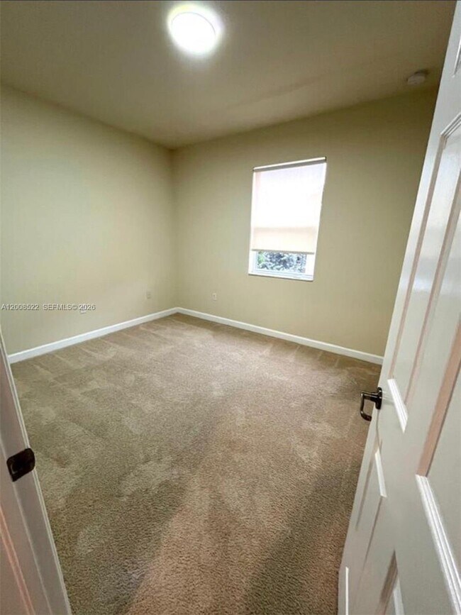 Building Photo - 9401 SW 172nd Ave